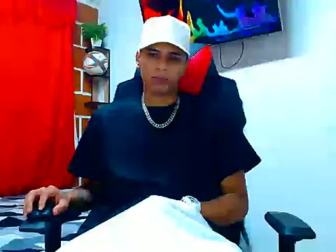 Snapshot of cristian_tayron1 chatting on July 2, 2026, 6:52 am cristian tayron1 online show from July 2, 2026, 6:52 am