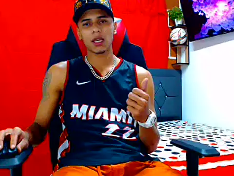 Snapshot of cristian_tayron1 chatting on July 13, 2026, 7:51 am cristian tayron1 online show from July 13, 2026, 7:51 am