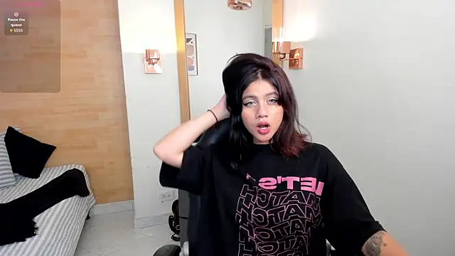 Julieth brown  online show from September 14, 2025, 12:27 pm