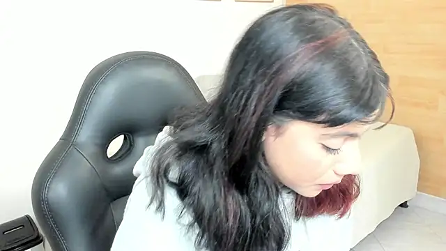 Snapshot of Julieth_brown_ chatting on December 21, 2025, 11:34 am Julieth brown online show from December 21, 2025, 11:34 am