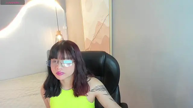 Snapshot of Julieth_brown_ chatting on December 16, 2025, 7:18 pm Julieth brown online show from December 16, 2025, 7:18 pm