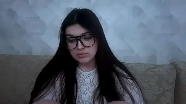 Snapshot of CarylWeatherholtz chatting on November 18, 2025, 3:26 pm CarylWeatherholtz online show from November 18, 2025, 3:26 pm