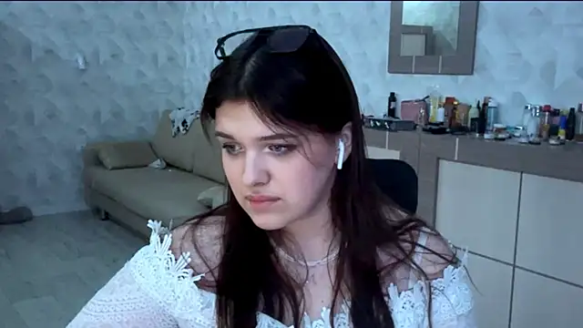 Snapshot of CarylWeatherholtz chatting on December 13, 2025, 8:04 pm CarylWeatherholtz online show from December 13, 2025, 8:04 pm