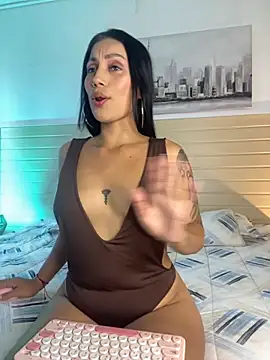 GabiHills online show from November 22, 2025, 7:02 pm