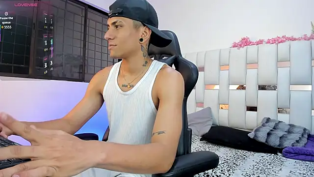 Snapshot of Adan_Oriol chatting on February 28, 2026, 4:23 am Adan Oriol online show from February 28, 2026, 4:23 am