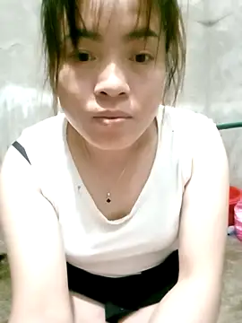 Snapshot of Maymay0033 chatting on October 28, 2025, 11:36 pm Maymay0033 online show from October 28, 2025, 11:36 pm