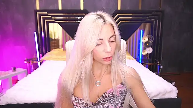 BellaRayyy online show from November 5, 2025, 8:56 pm