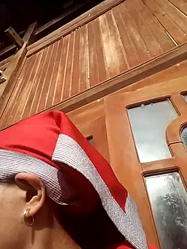  YooY  online show from December 2, 2025, 2:12 am