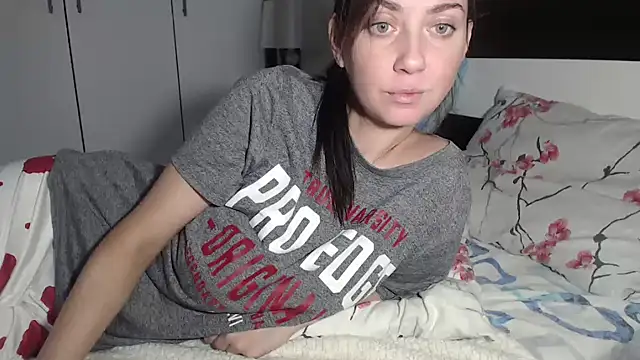 Snapshot of petite_danielle chatting on October 18, 2025, 4:58 am petite danielle online show from October 18, 2025, 4:58 am