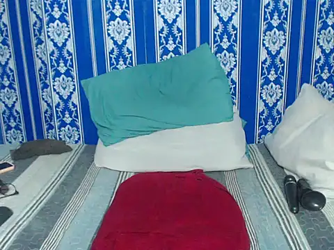 JUICEYLIPS333 online show from October 28, 2025, 1:39 am