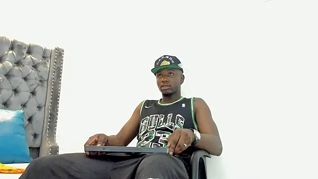 DOUGLAS 099 online show from September 25, 2025, 1:06 pm