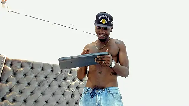 DOUGLAS 099 online show from September 9, 2025, 1:42 pm