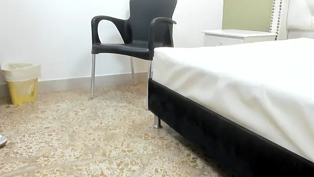 DOUGLAS 099 online show from October 4, 2025, 4:14 am