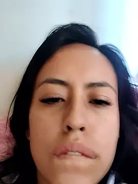 Queen Ashly online show from January 18, 2026, 6:33 pm