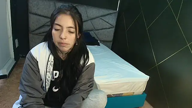 Snapshot of LiaMonroee_ chatting on November 29, 2025, 12:05 pm LiaMonroee online show from November 29, 2025, 12:05 pm