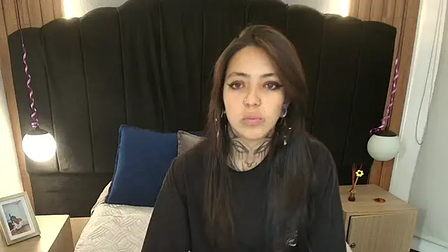 Snapshot of LiaMonroee_ chatting on May 9, 2026, 12:19 pm LiaMonroee online show from May 9, 2026, 12:19 pm
