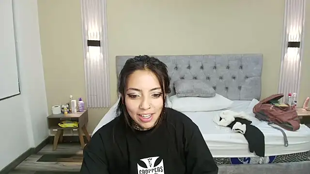 Snapshot of LiaMonroee_ chatting on September 18, 2025, 11:46 am LiaMonroee online show from September 18, 2025, 11:46 am