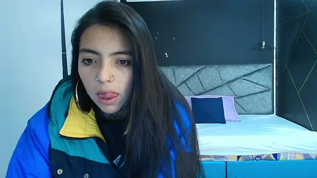 Snapshot of LiaMonroee_ chatting on November 16, 2025, 12:32 pm LiaMonroee online show from November 16, 2025, 12:32 pm