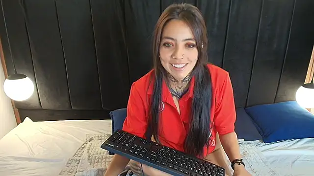 Snapshot of LiaMonroee_ chatting on March 2, 2026, 12:12 pm LiaMonroee online show from March 2, 2026, 12:12 pm