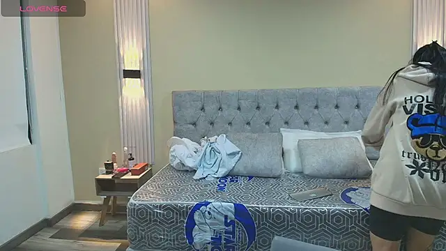 Snapshot of LiaMonroee_ chatting on October 5, 2025, 11:34 am LiaMonroee online show from October 5, 2025, 11:34 am