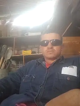 Snapshot of Loquendo2201 chatting on September 15, 2025, 5:35 pm Loquendo2201 online show from September 15, 2025, 5:35 pm