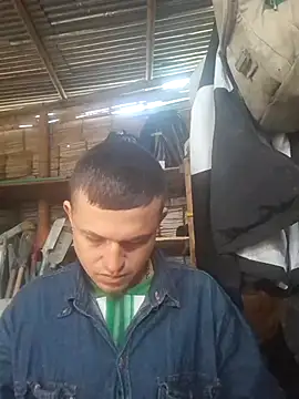 Snapshot of Loquendo2201 chatting on September 17, 2025, 1:13 pm Loquendo2201 online show from September 17, 2025, 1:13 pm