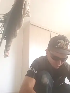 Snapshot of Loquendo2201 chatting on October 9, 2025, 2:39 pm Loquendo2201 online show from October 9, 2025, 2:39 pm