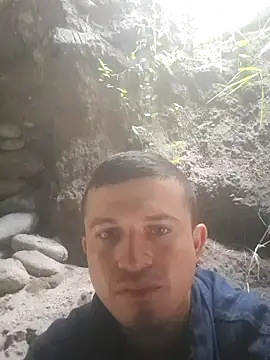 Snapshot of Loquendo2201 chatting on September 24, 2025, 8:37 pm Loquendo2201 online show from September 24, 2025, 8:37 pm