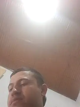 Snapshot of Loquendo2201 chatting on September 28, 2025, 1:40 pm Loquendo2201 online show from September 28, 2025, 1:40 pm