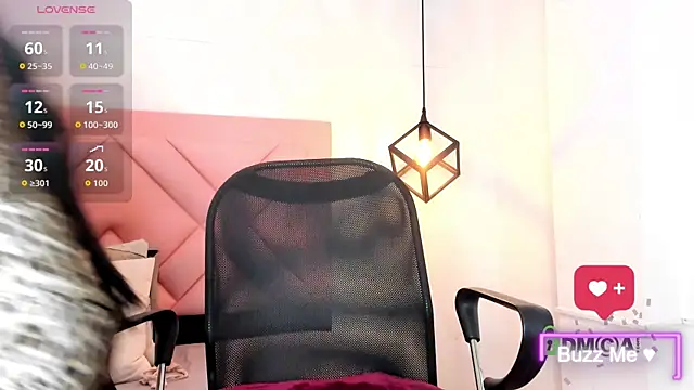 lia harper  online show from April 16, 2026, 9:39 pm