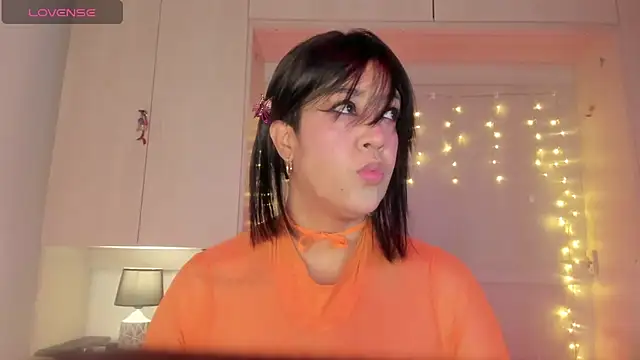 VickyRuiz  online show from April 14, 2026, 7:52 pm