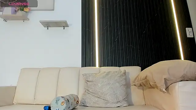 Gabrielaa Miller  online show from October 30, 2025, 8:17 pm