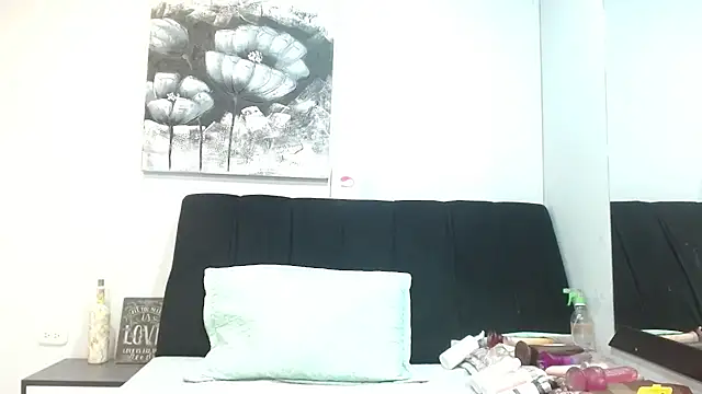 Snapshot of DonnaJoness chatting on November 17, 2025, 7:51 pm DonnaJoness online show from November 17, 2025, 7:51 pm