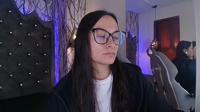 Zami Escobar of online show from November 13, 2025, 6:45 pm