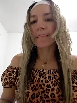 Ms lunaRose online show from March 26, 2026, 3:32 pm