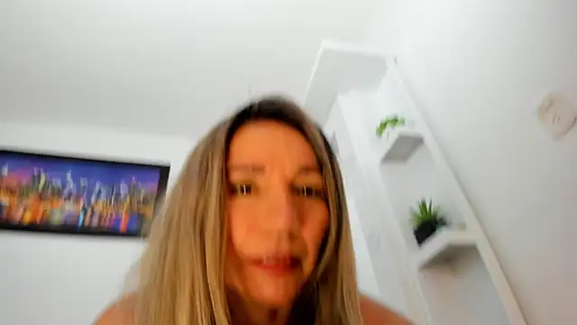 Snapshot of Ms_lunaRose chatting on February 17, 2026, 8:17 pm Ms lunaRose online show from February 17, 2026, 8:17 pm