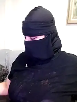 lilyan12 online show from April 1, 2026, 10:39 pm