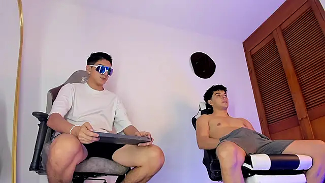 sotooliver3 online show from November 12, 2025, 8:45 pm