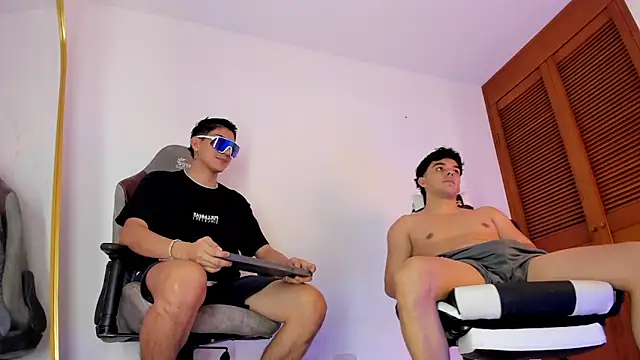 sotooliver3 online show from November 22, 2025, 8:29 pm