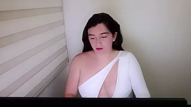 DanniG2000  online show from October 5, 2025, 4:03 am