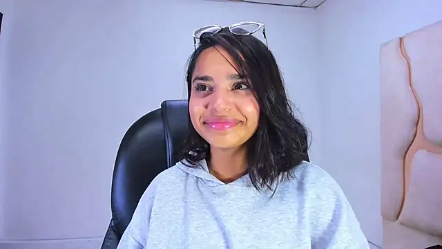 ScarletDoll online show from October 28, 2025, 3:40 am