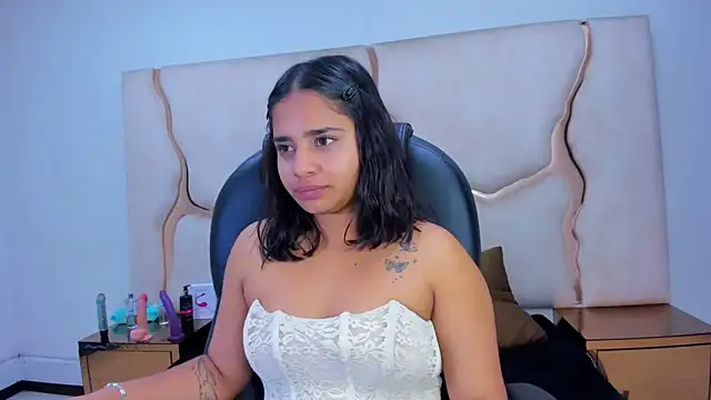 ScarletDoll online show from December 4, 2025, 4:55 am