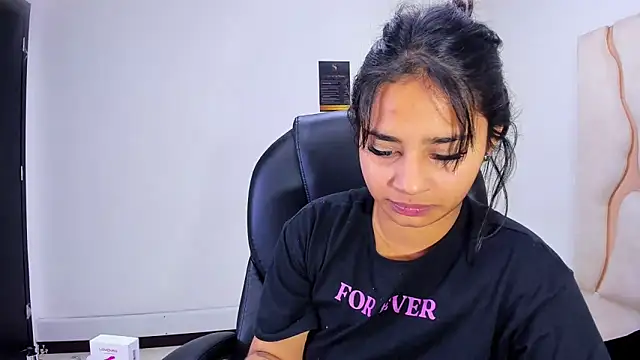 ScarletDoll online show from November 22, 2025, 4:11 am