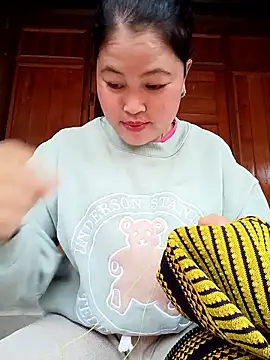 maycuc123 online show from January 10, 2026, 1:45 am