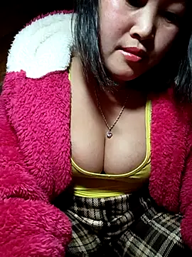 maycuc123 online show from January 6, 2026, 1:26 pm