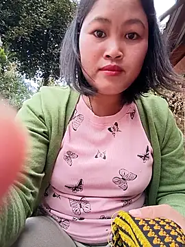 maycuc123 online show from December 21, 2025, 2:03 am