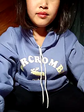 maycuc123 online show from January 15, 2026, 1:31 am