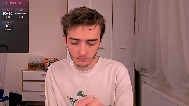 Snapshot of spider____man chatting on November 26, 2025, 5:02 pm spider man online show from November 26, 2025, 5:02 pm