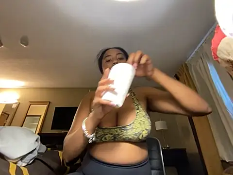 Snapshot of princesslivv chatting on October 4, 2025, 11:28 pm princesslivv online show from October 4, 2025, 11:28 pm