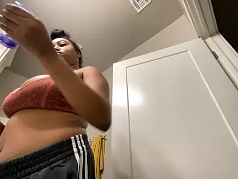 Snapshot of princesslivv chatting on October 14, 2025, 8:53 pm princesslivv online show from October 14, 2025, 8:53 pm